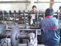 大孔研磨車間主要生產大孔拉絲、絞線、沖壓等模具 